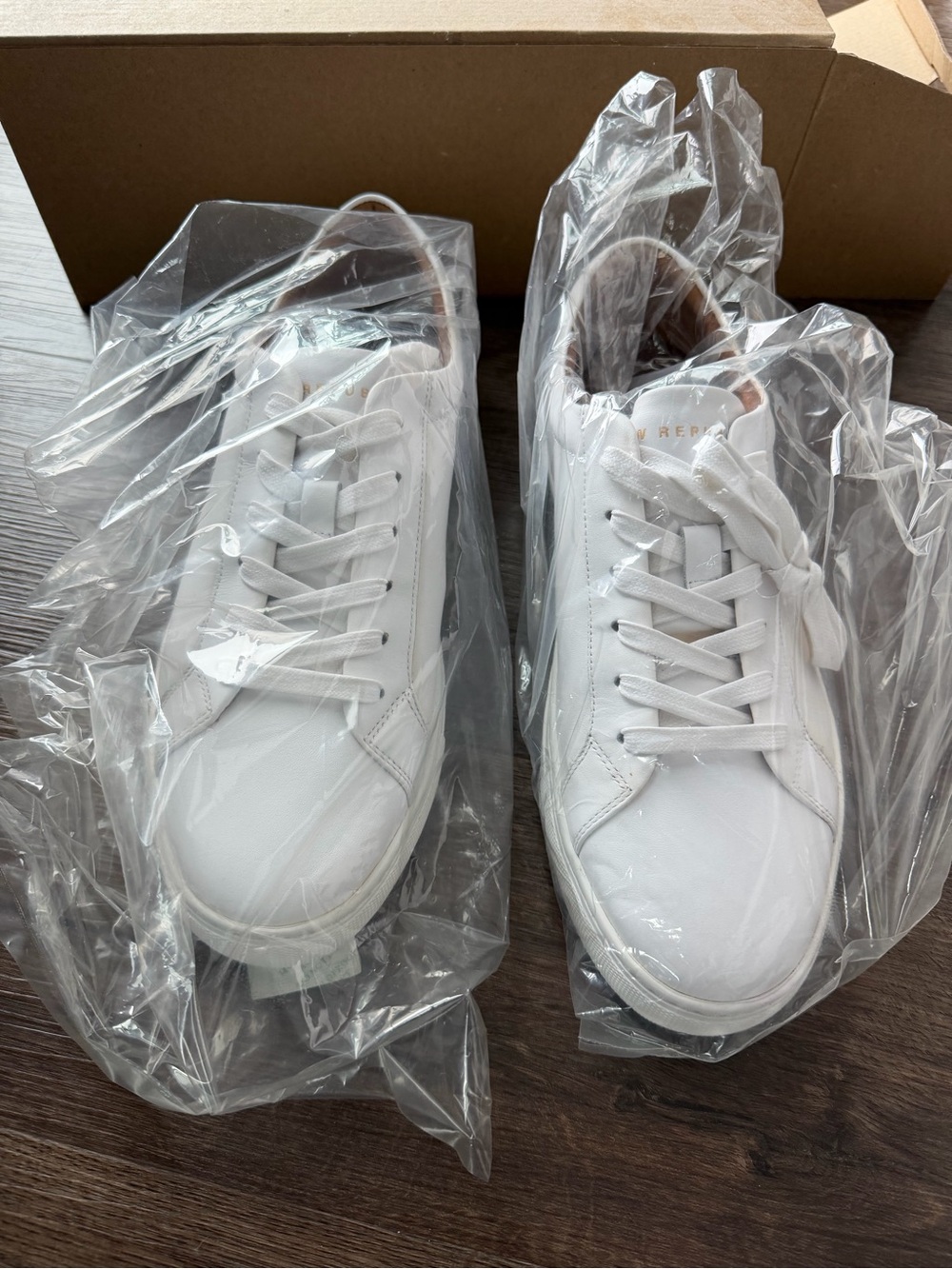 Men's White Leather Low-Top Sneakers - Classic Lace-Up